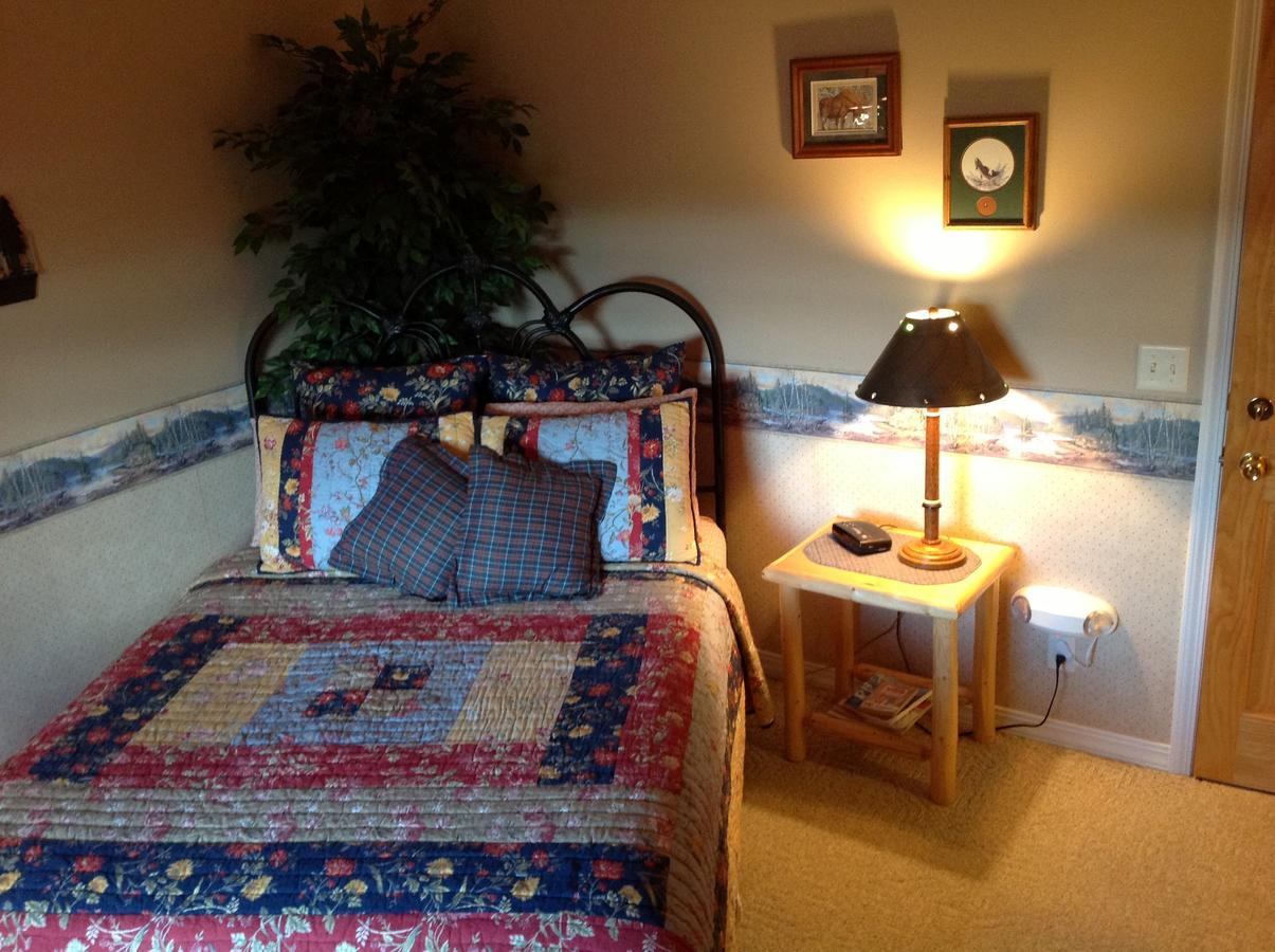 Blue Heron Inn Bed And Breakfast Рексбърг Стая снимка